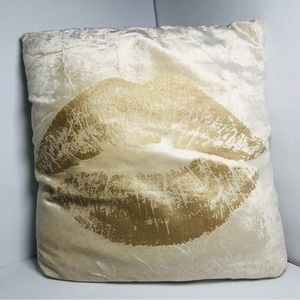 Pier 1 Gold Foil Lips Velvet Light Beige Pillow 16X16‎ Zipper Closure